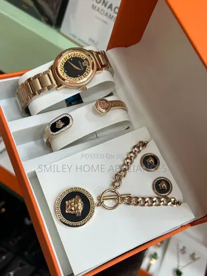 Stylish Versace Women's Wrist Watch Gift Box