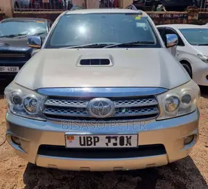 Photo - Toyota Fortuner 3.0 D AWD 2011 Gold