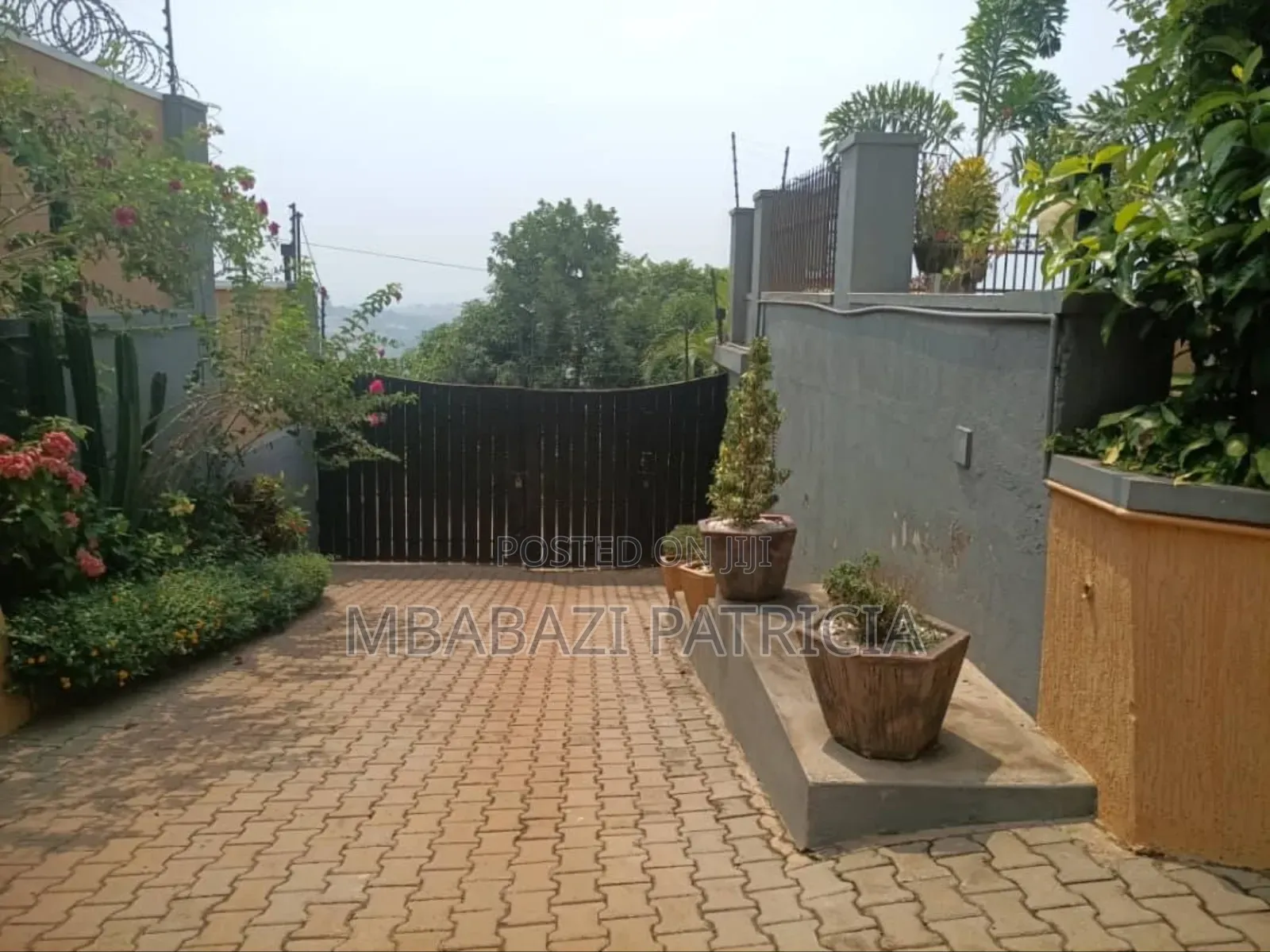 4bdrm House in Bwebajja Entebbe, Kawempe for sale