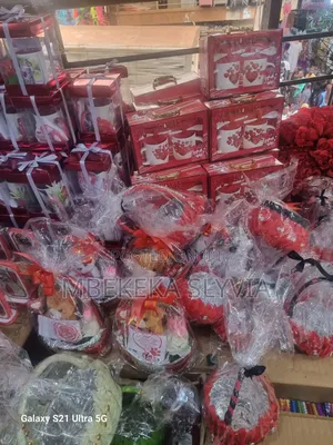 Valentine Gifts,Flowers,Cups Dolls This Valentine Season