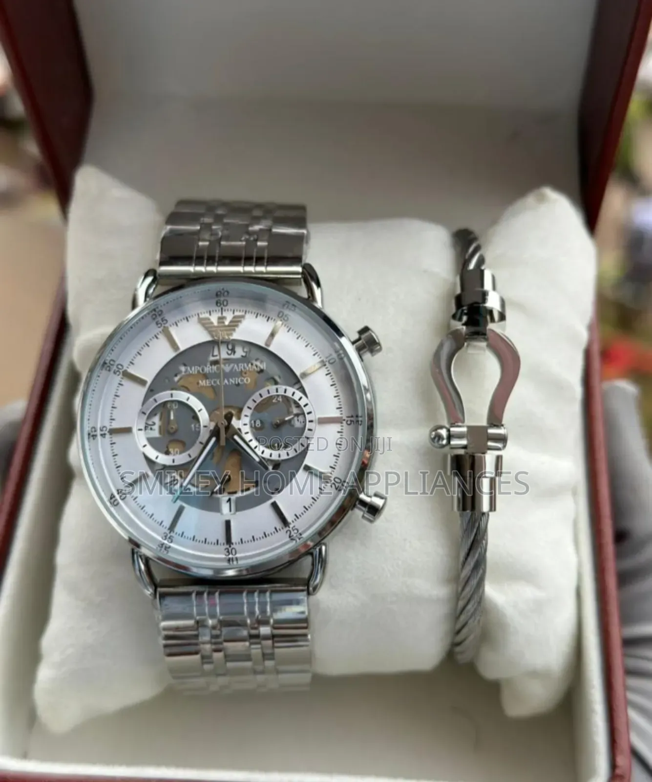 Empori Armani Classy Men's Wrist Watch With a Bracelet