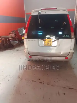 Toyota Noah 2.0 FWD (8 Seater) 2002 White