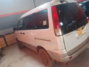 Toyota Noah 2.0 FWD (8 Seater) 2002 White