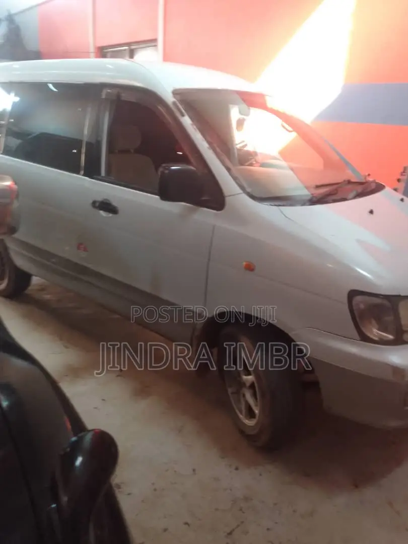 Toyota Noah 2.0 FWD (8 Seater) 2002 White