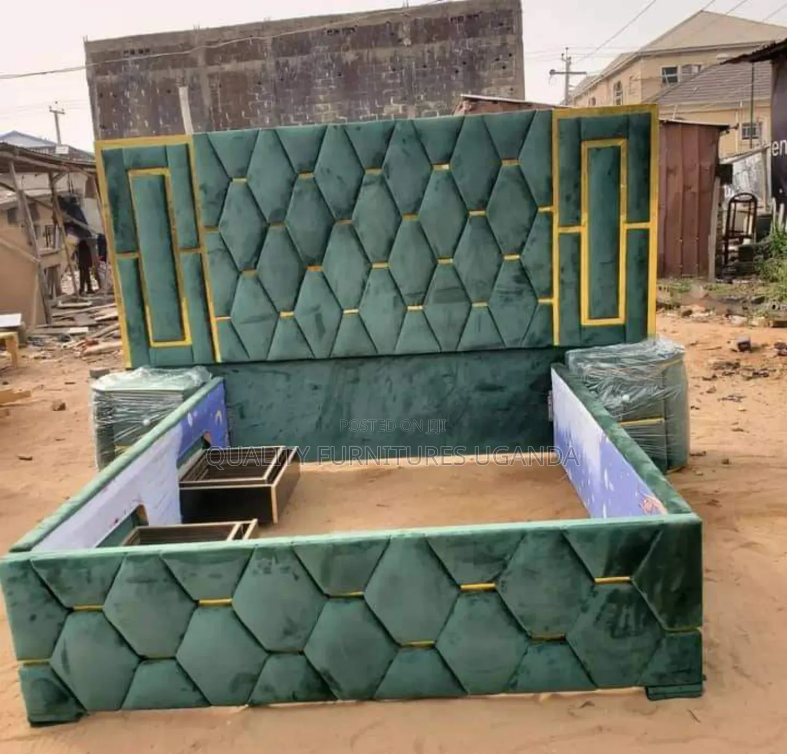 5x6 Pazzled Gold Strips Bed