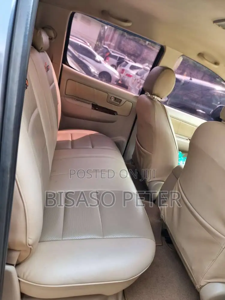 Toyota Hilux 2009 Gray