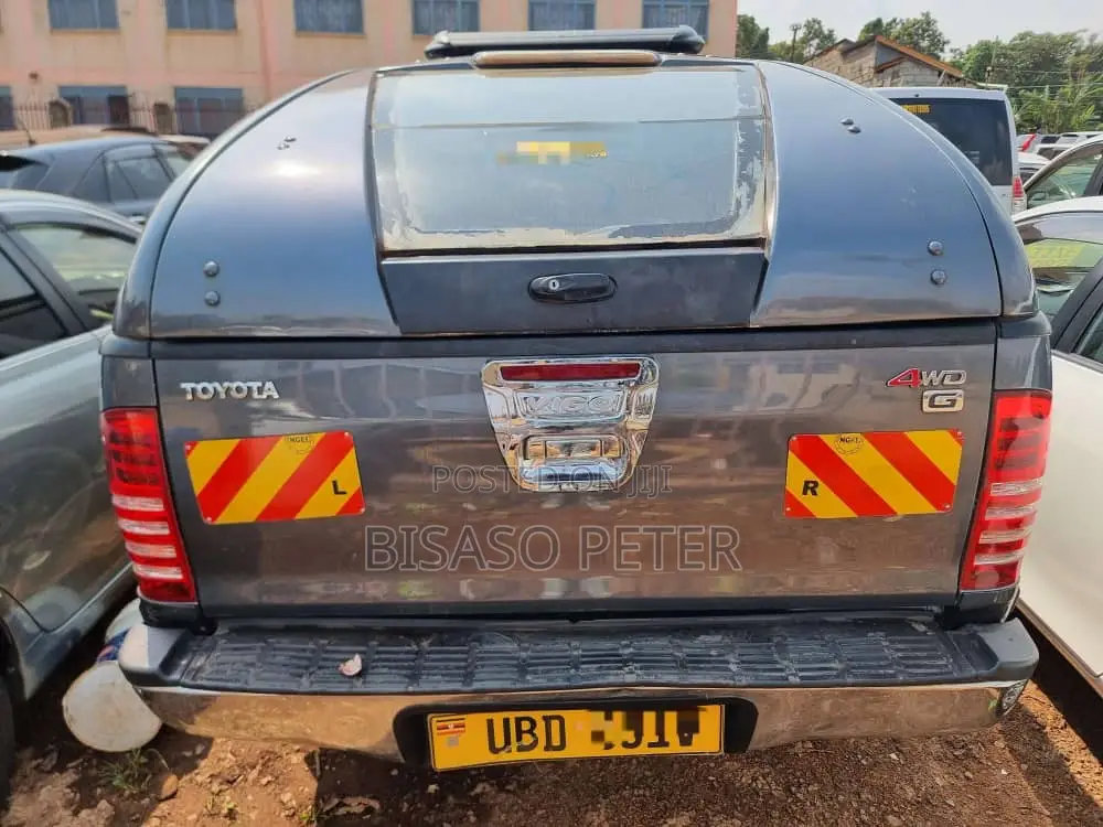 Toyota Hilux 2009 Gray