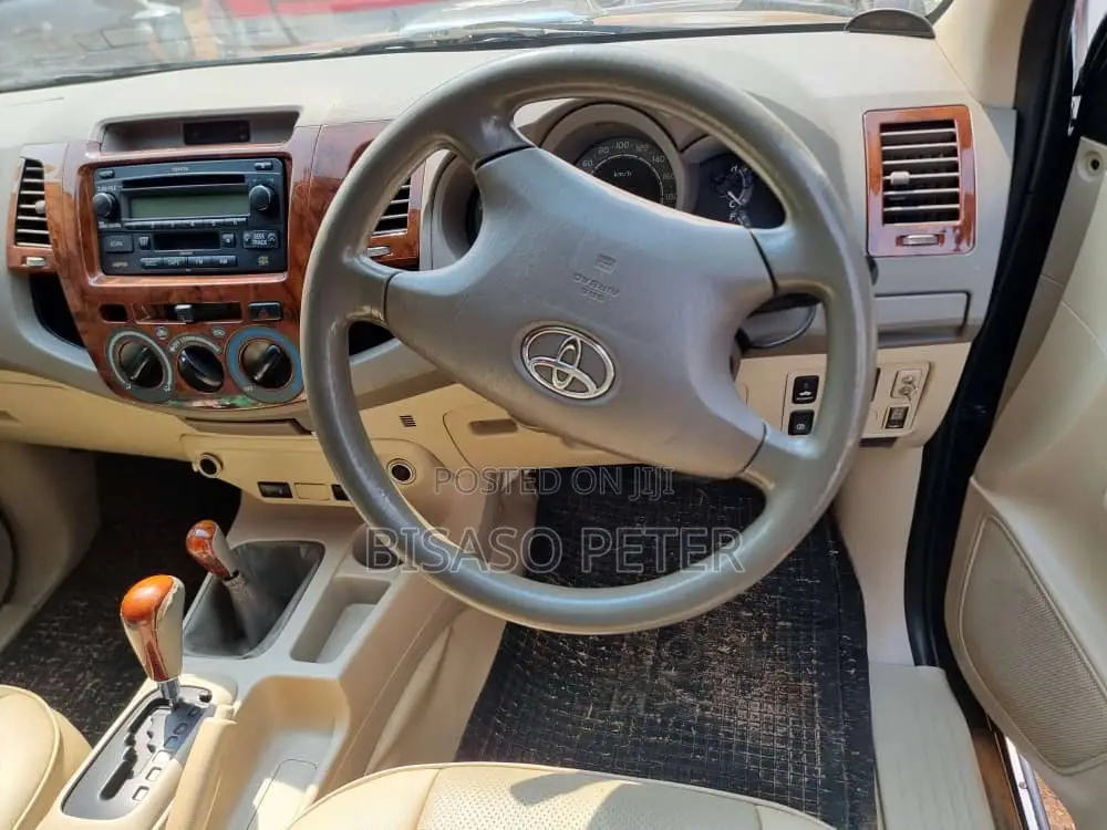 Toyota Hilux 2009 Gray