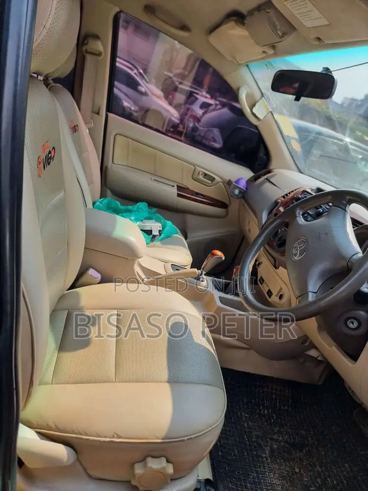 Toyota Hilux 2009 Gray