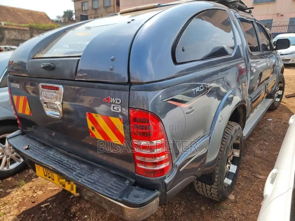 Toyota Hilux 2009 Gray