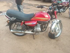 Hero Dawn 100 2016 Red
