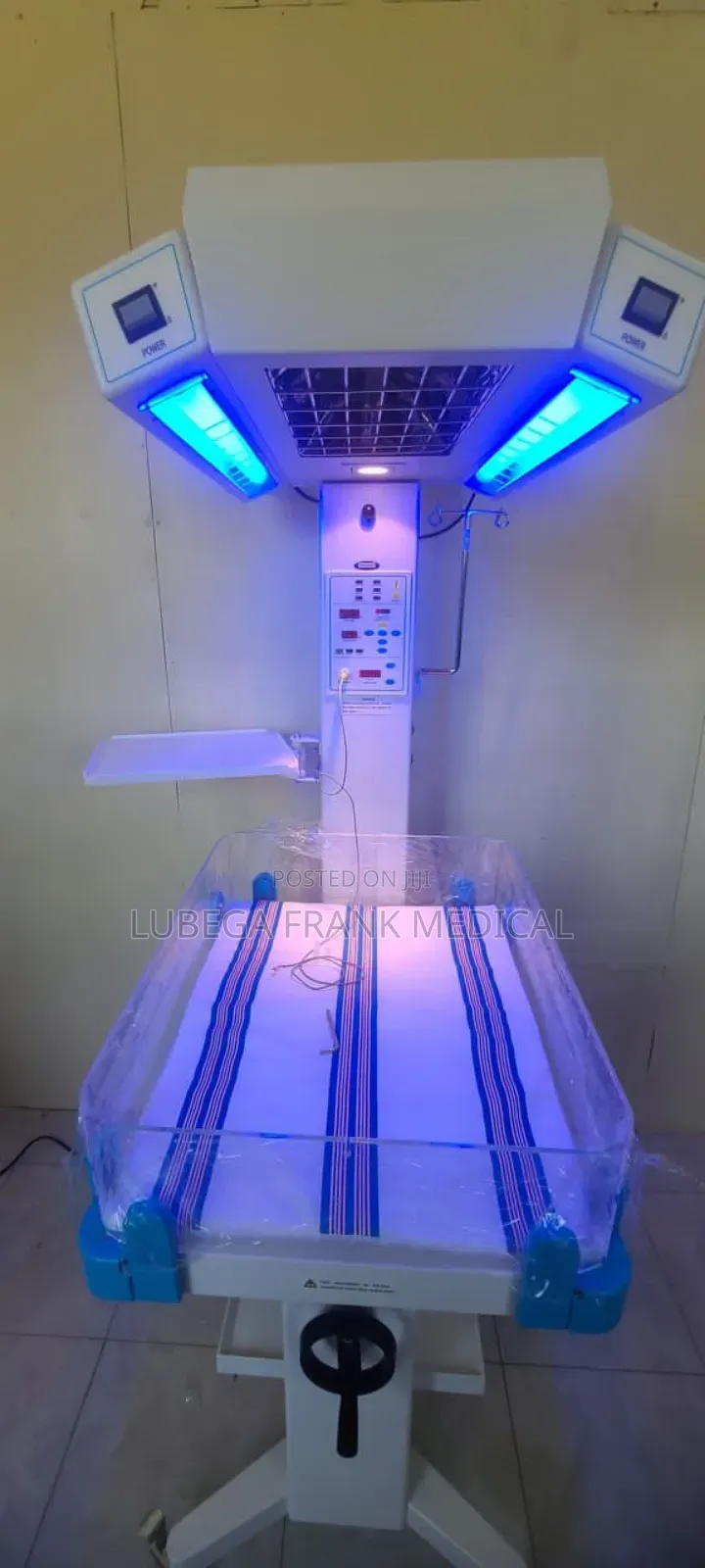 Infant Radiant Baby Warmer With a Phototherapy Unit