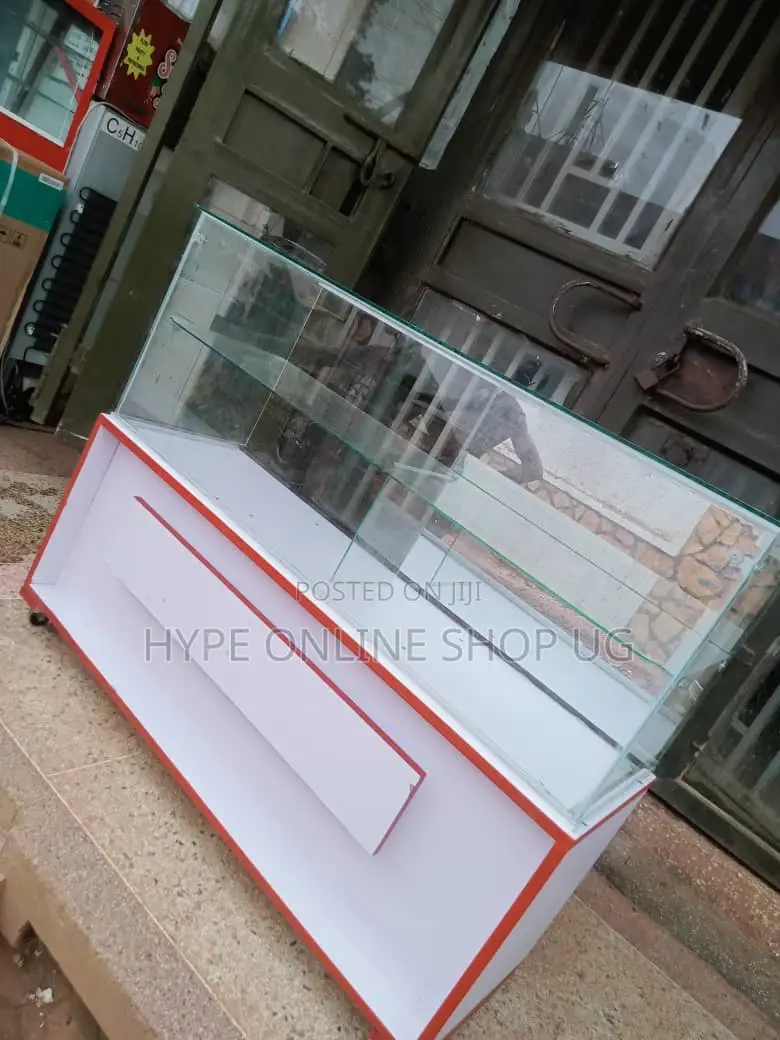 Showcase Table Display Counter 4fts and Locks