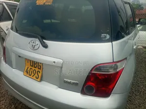 Toyota IST 2004 Silver