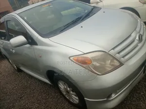Toyota IST 2004 Silver