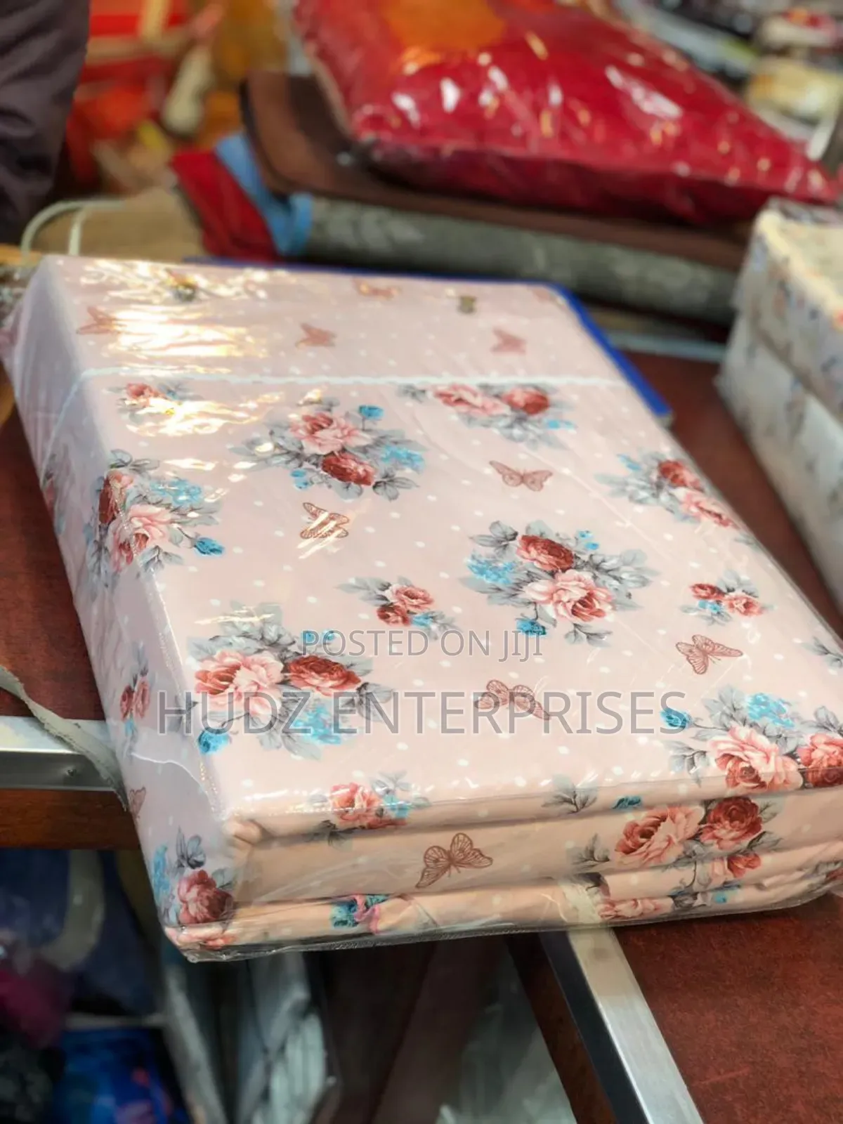 6x6 Cotton Flowered Duvet Cover 4pc Pinch