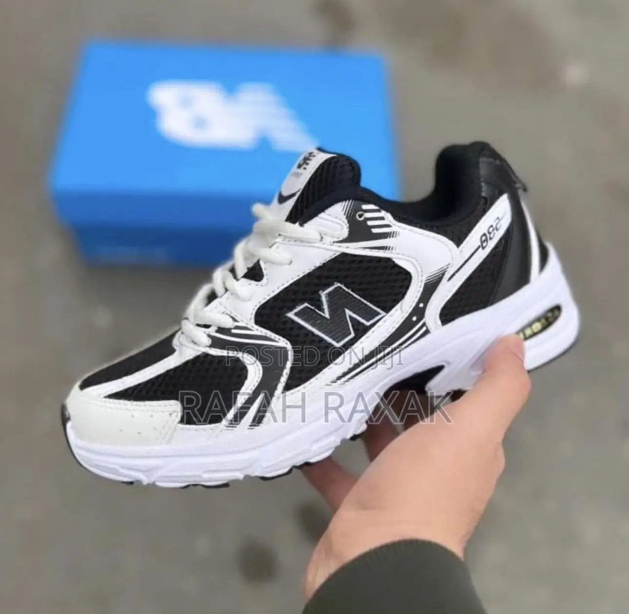 Original Unisex Black/White New Balance 530 Sneaker