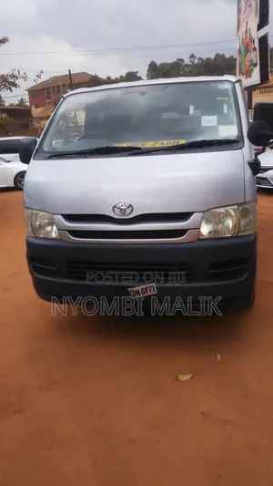 Photo - Toyota HiAce 2011 Silver