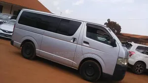 Toyota HiAce 2011 Silver