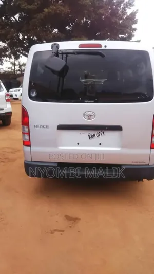 Toyota HiAce 2011 Silver
