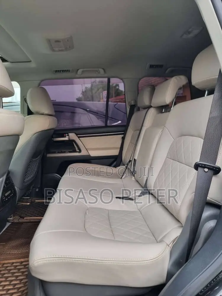 Toyota Land Cruiser 4.6 V8 AX 2015 Black