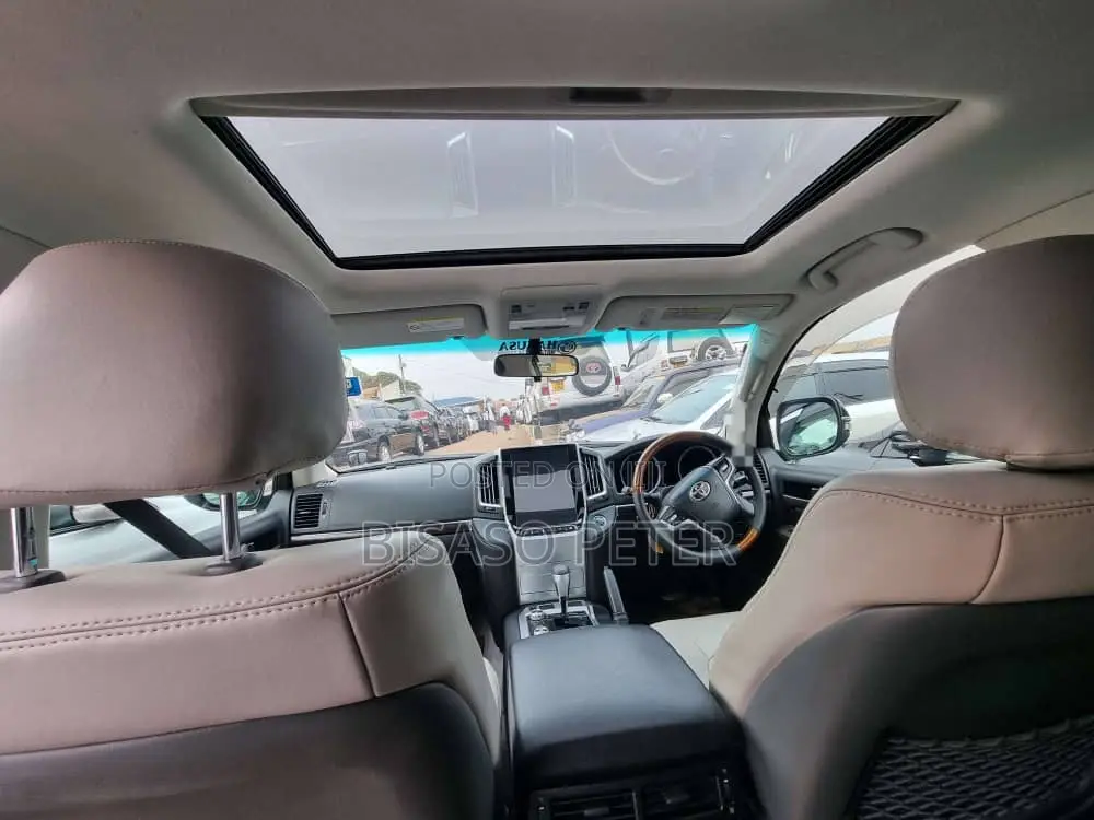 Toyota Land Cruiser 4.6 V8 AX 2015 Black