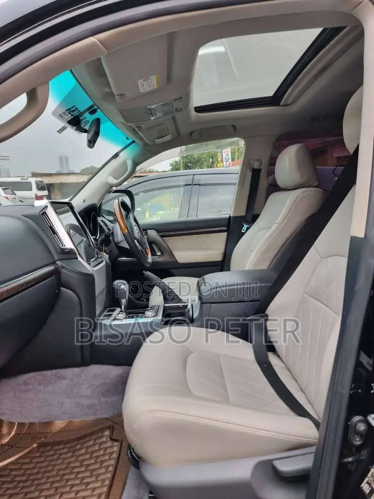 Toyota Land Cruiser 4.6 V8 AX 2015 Black