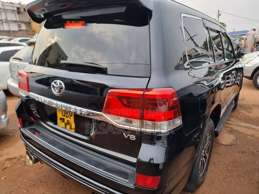 Toyota Land Cruiser 4.6 V8 AX 2015 Black