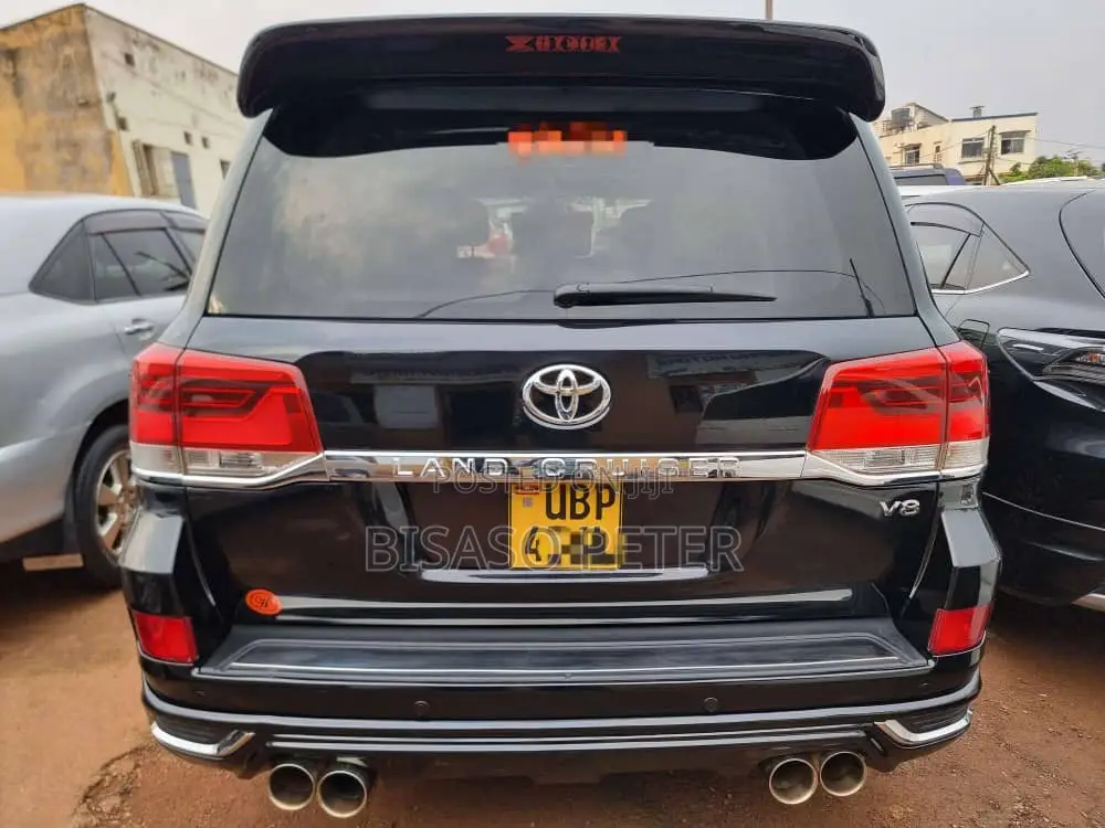 Toyota Land Cruiser 4.6 V8 AX 2015 Black