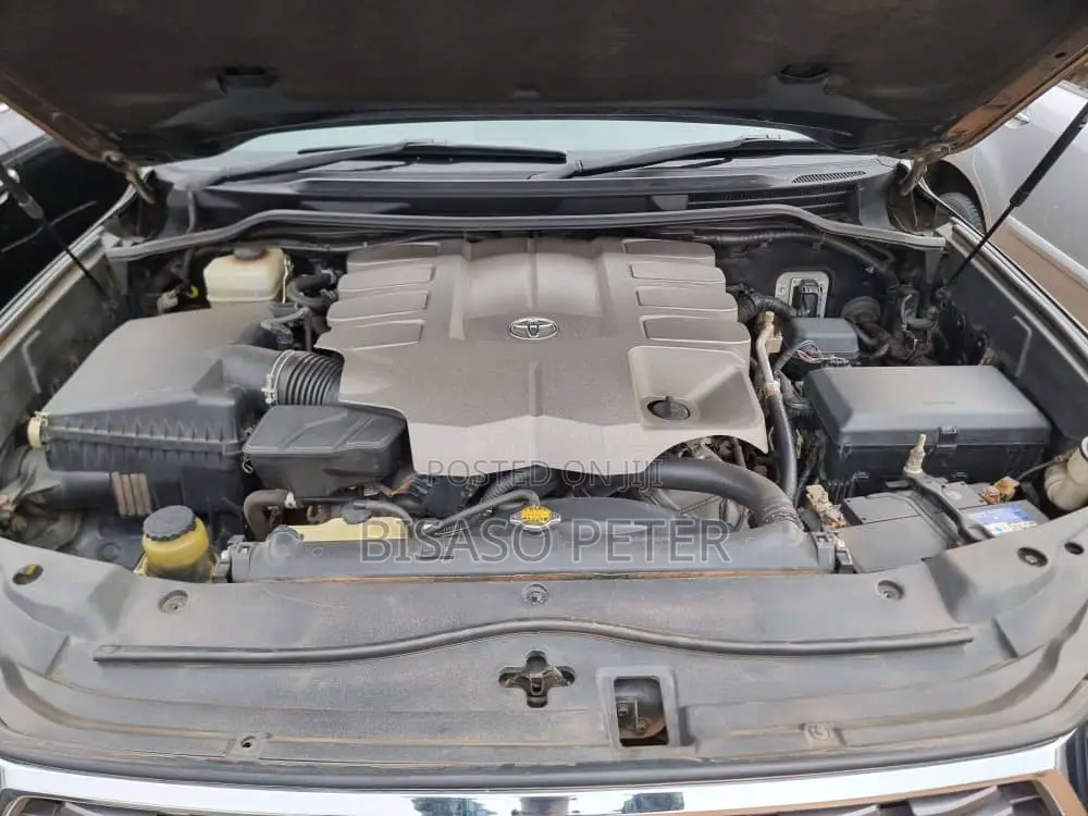 Toyota Land Cruiser 4.6 V8 AX 2015 Black