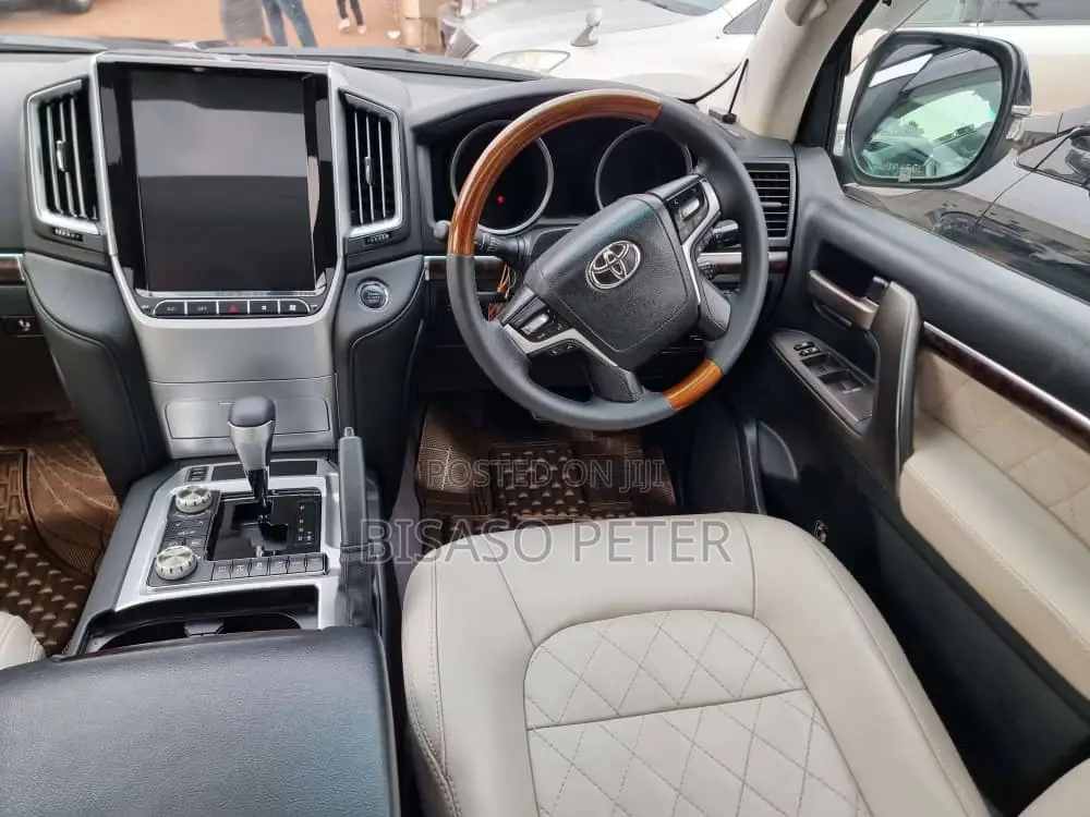 Toyota Land Cruiser 4.6 V8 AX 2015 Black