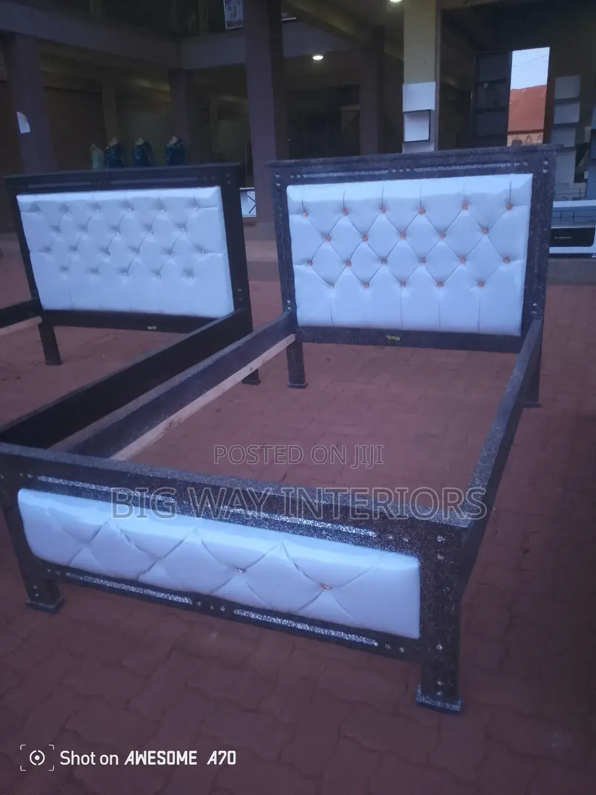 Flat Terrazzo Frame White Leather 4x6 Bed With Gold Buttons