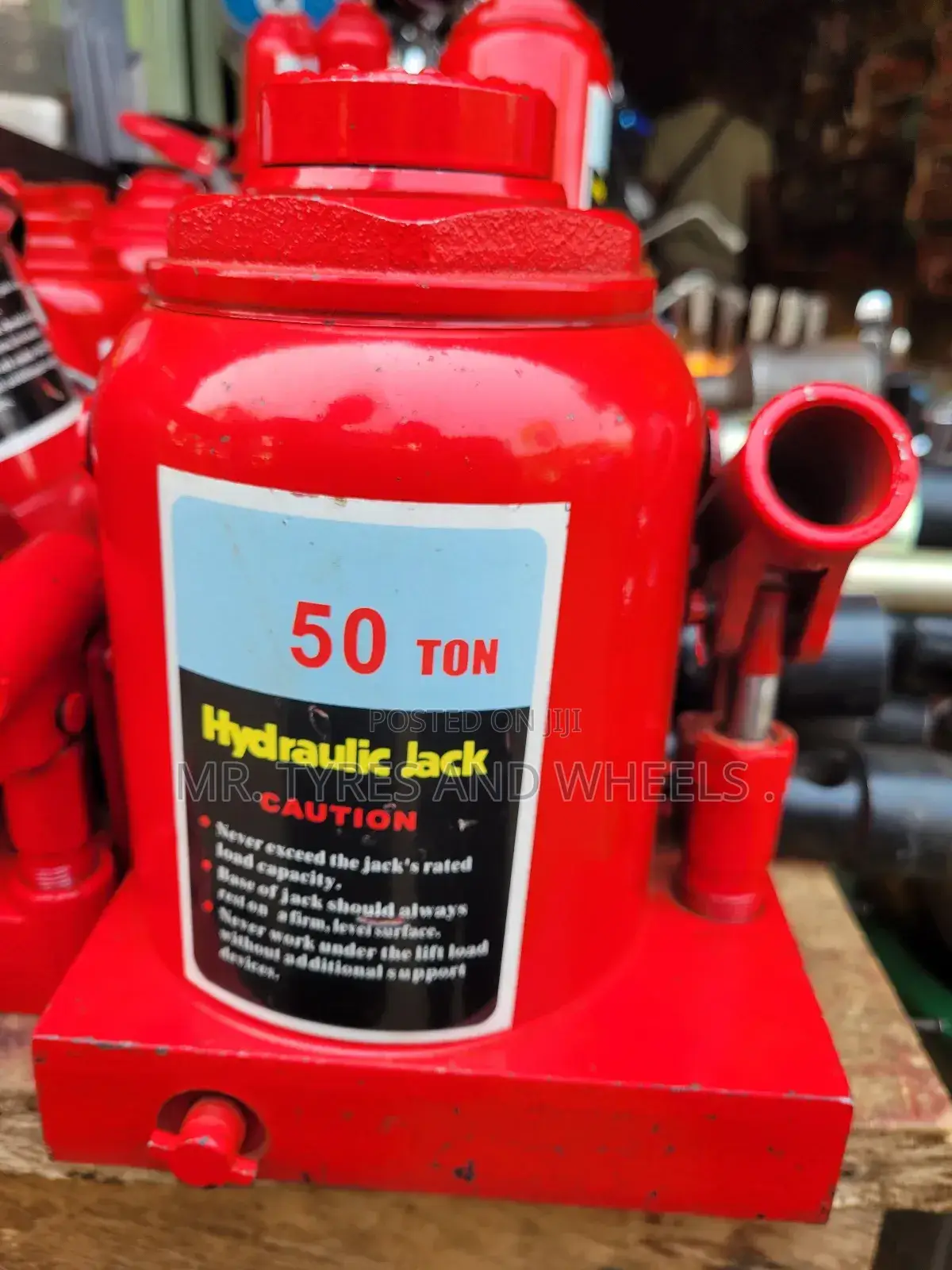 It's Hydrolic Jack 50 Ton Very Heavy and Very Strong 