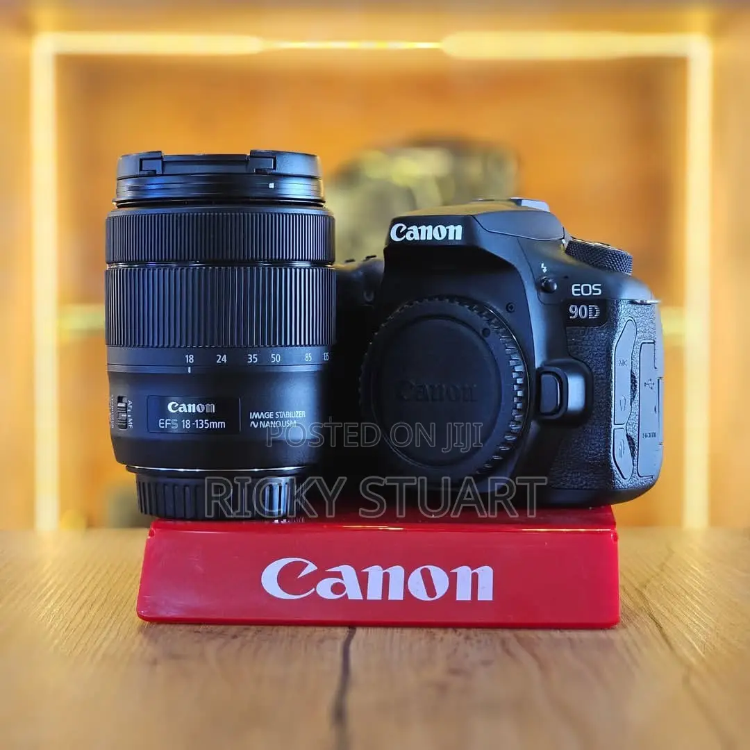 Canon 90D WTH 18-135mm Lens