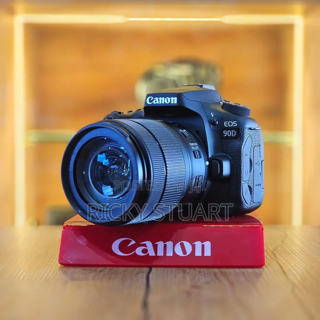Canon 90D WTH 18-135mm Lens