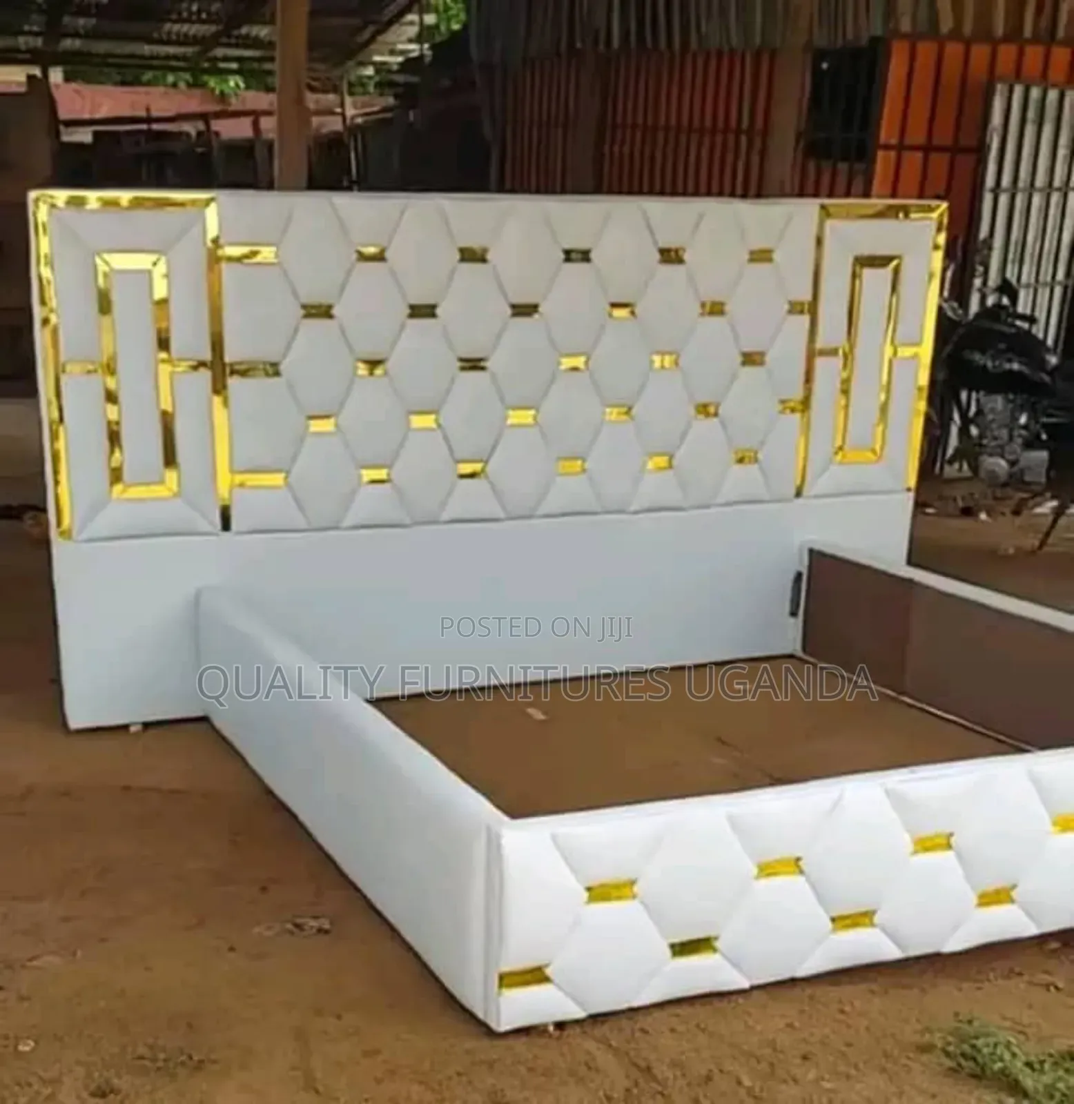 Gold Strips 5x6 Luxury Bed