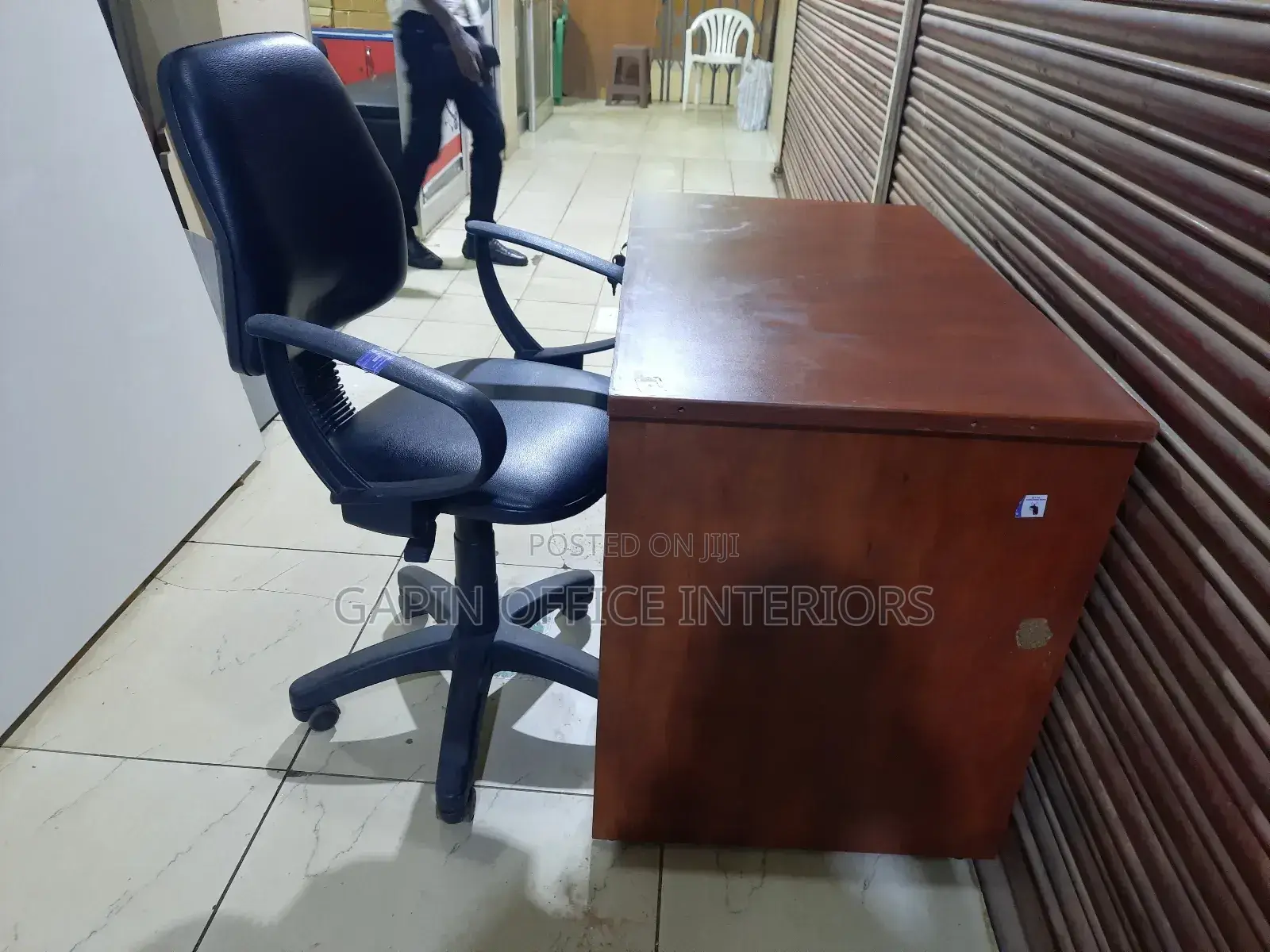Secomd Hand 100cm// 1metre Office Desk With a Chair