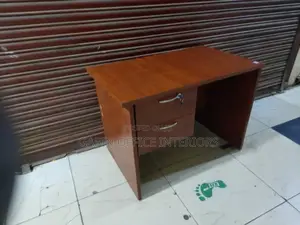 Second Hand Office Desk Table With Heavy Boards