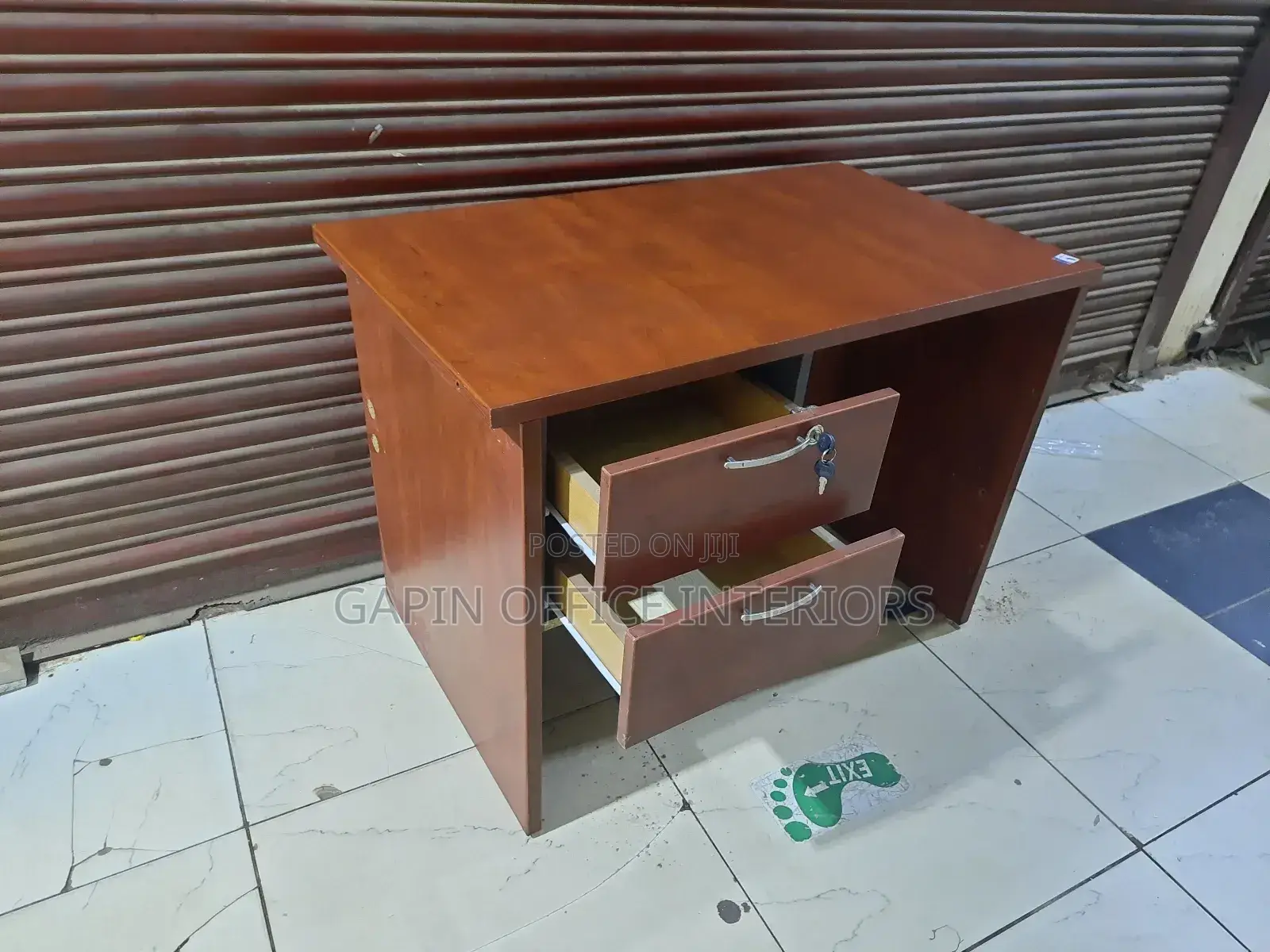 Second Hand Office Desk Table With Heavy Boards