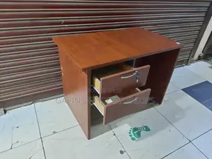 Second Hand Office Desk Table With Heavy Boards