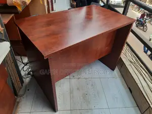 Second Hand Office Desk Table With Heavy Boards
