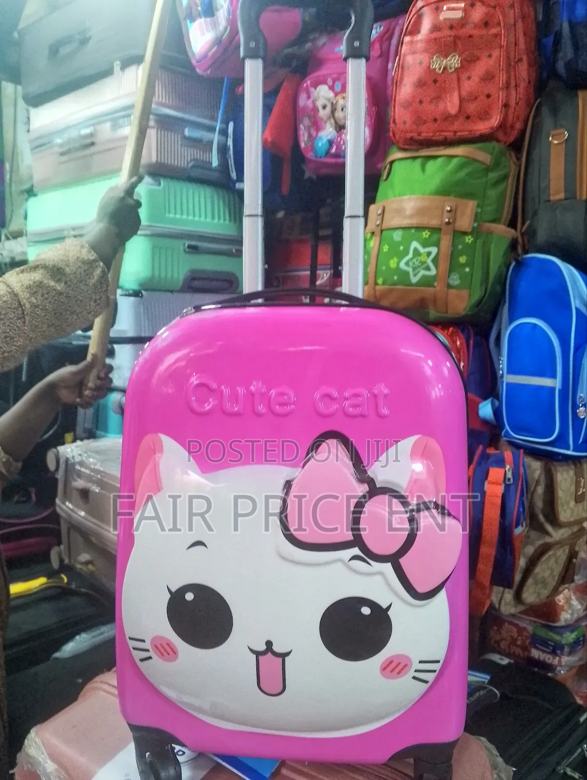 It's Kids Girl Trolleys Suitcase. Medium.( Pink)