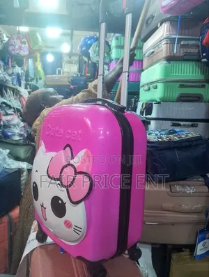 It's Kids Girl Trolleys Suitcase. Medium.( Pink)