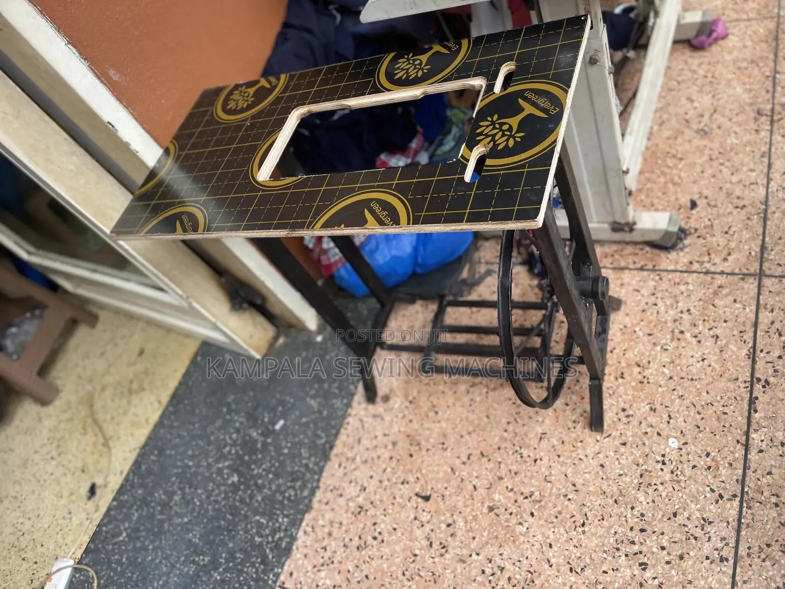 New Singer With Local Stand Domestic Sewing Machine Full