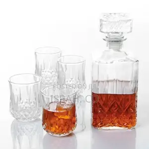 1 Piece of Whisky Decanter With 6 Glasses Set,Colourless.