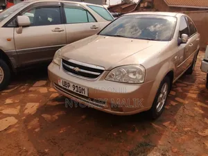 Photo - Chevrolet Optra 2008 Gold