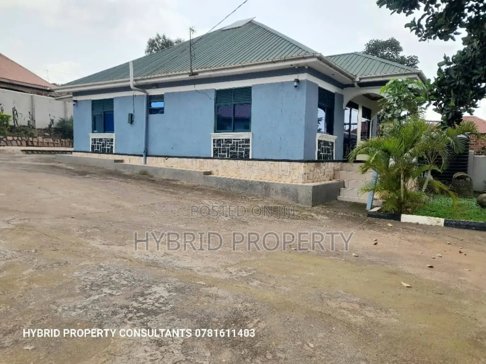 4bdrm House in Nansana Along Hoima for sale