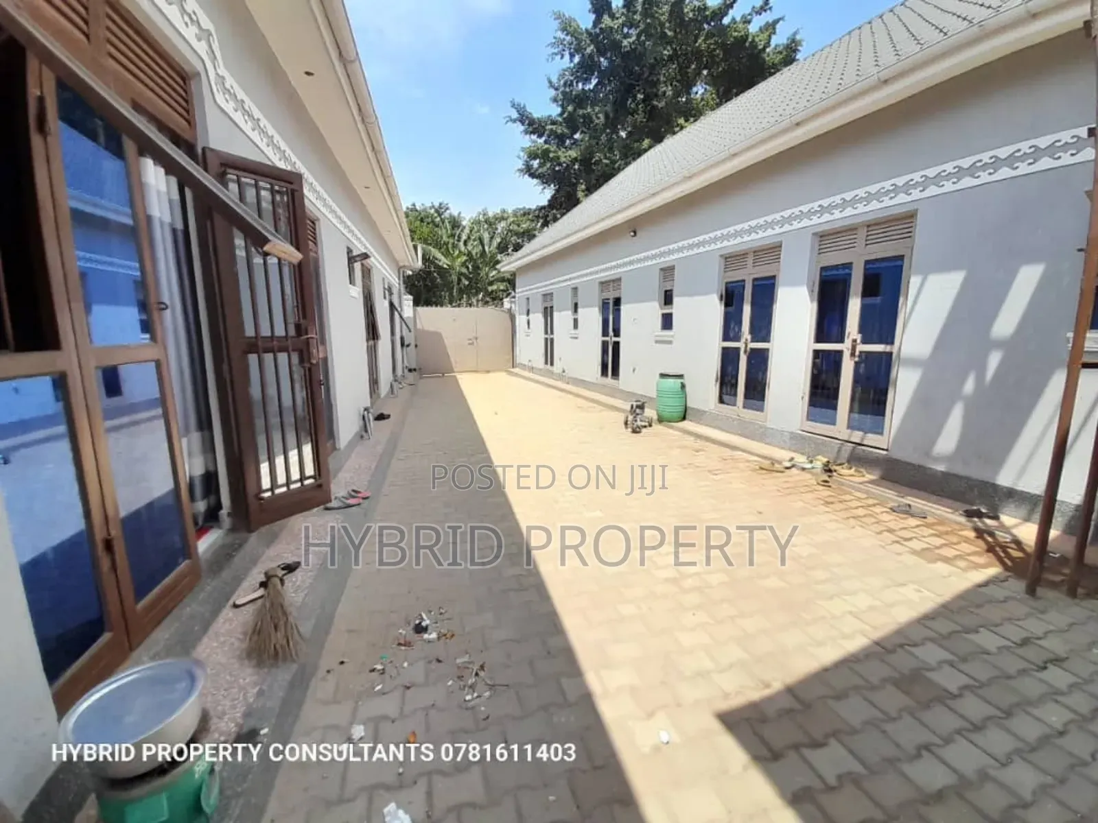 9bdrm Apartment in Kasubi Town Along, Rubaga for sale
