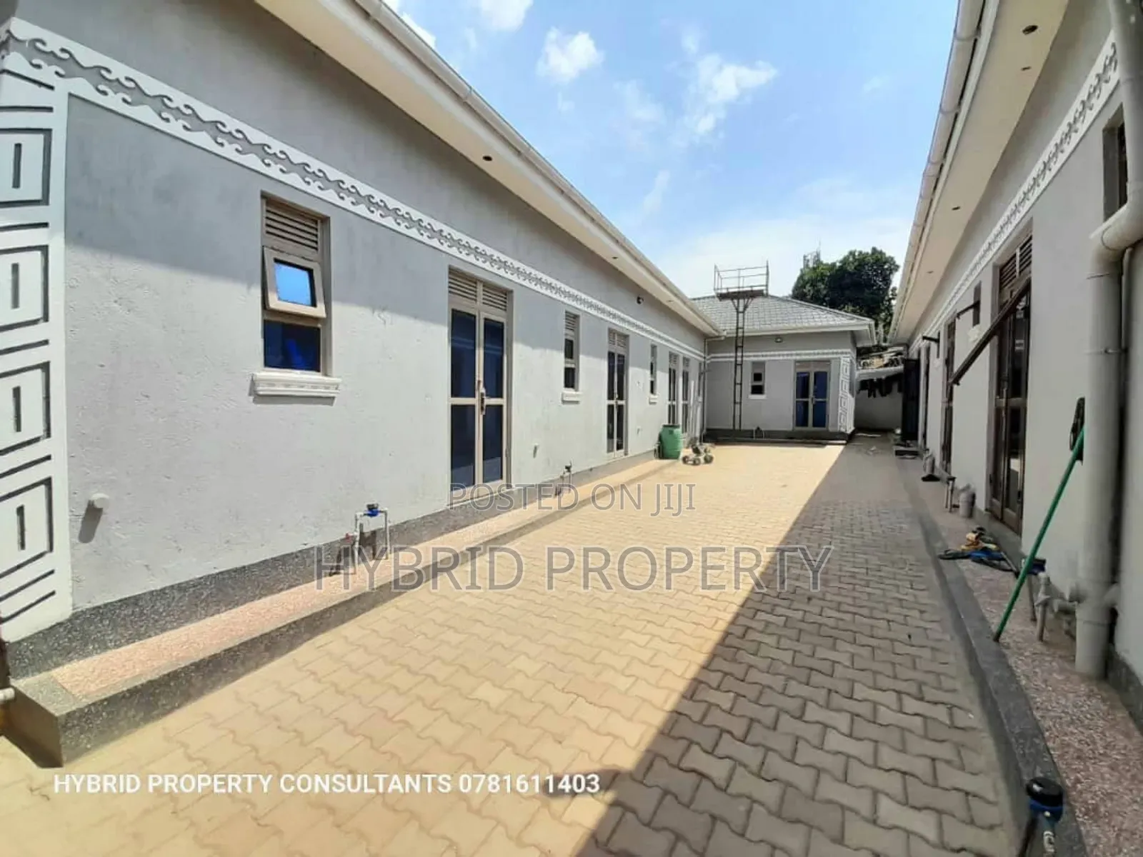 9bdrm Apartment in Kasubi Town Along, Rubaga for sale