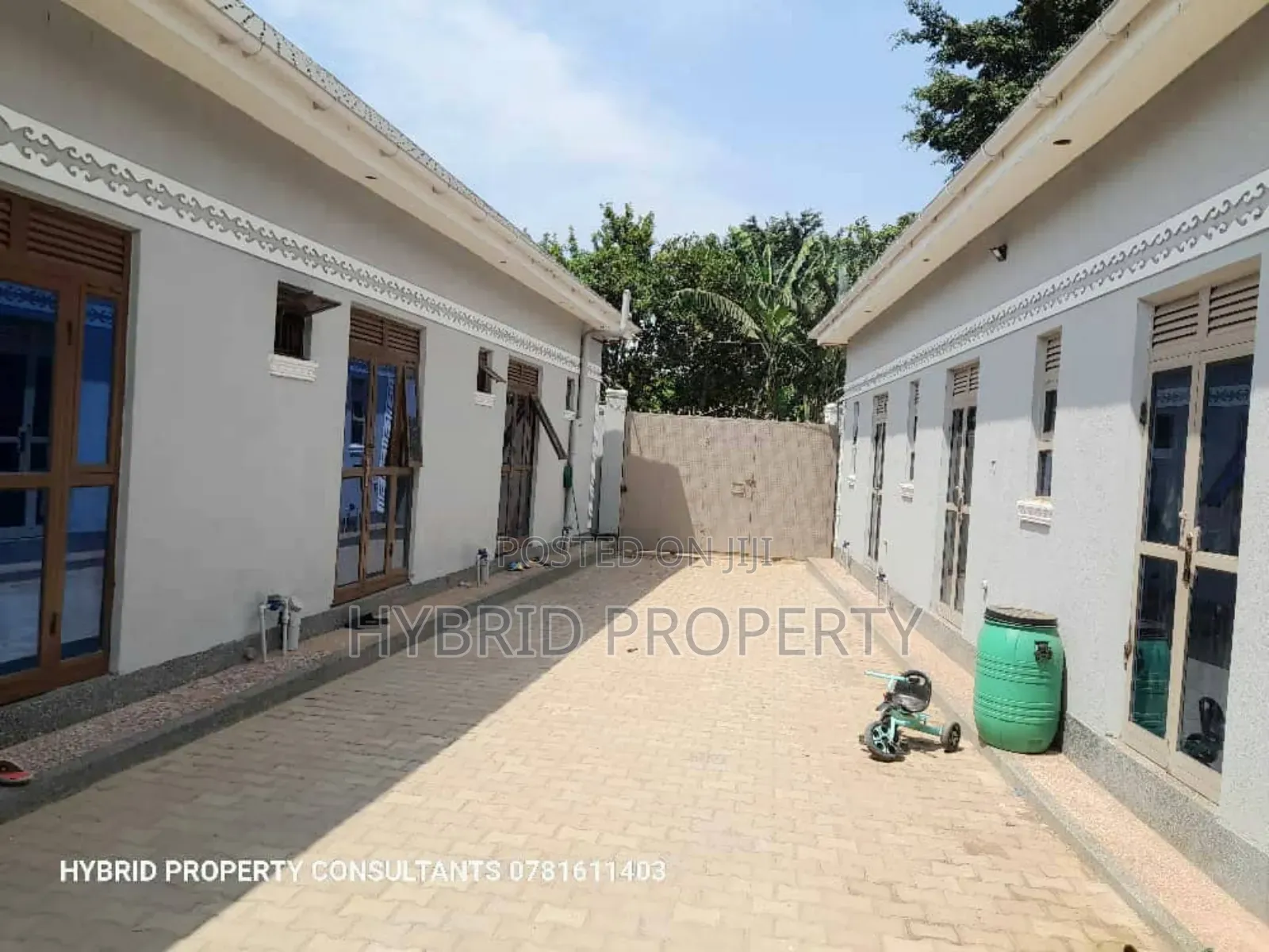 9bdrm Apartment in Kasubi Town Along, Rubaga for sale
